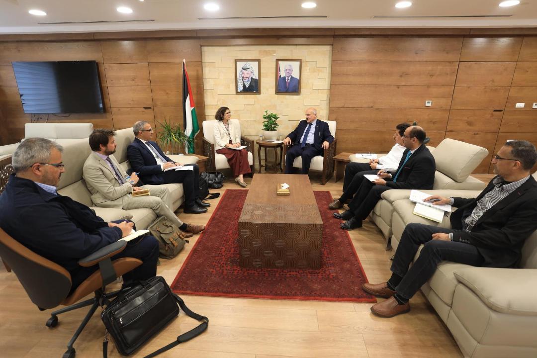 جانب من لقاءات وزير الحكم المحلي